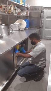 commercial restaurant kitchen equipment cleaning